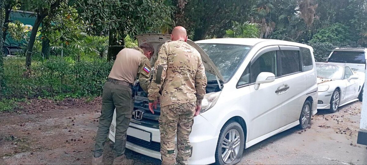 Краснодарские таможенники передали в зону СВО конфискованные автомобили