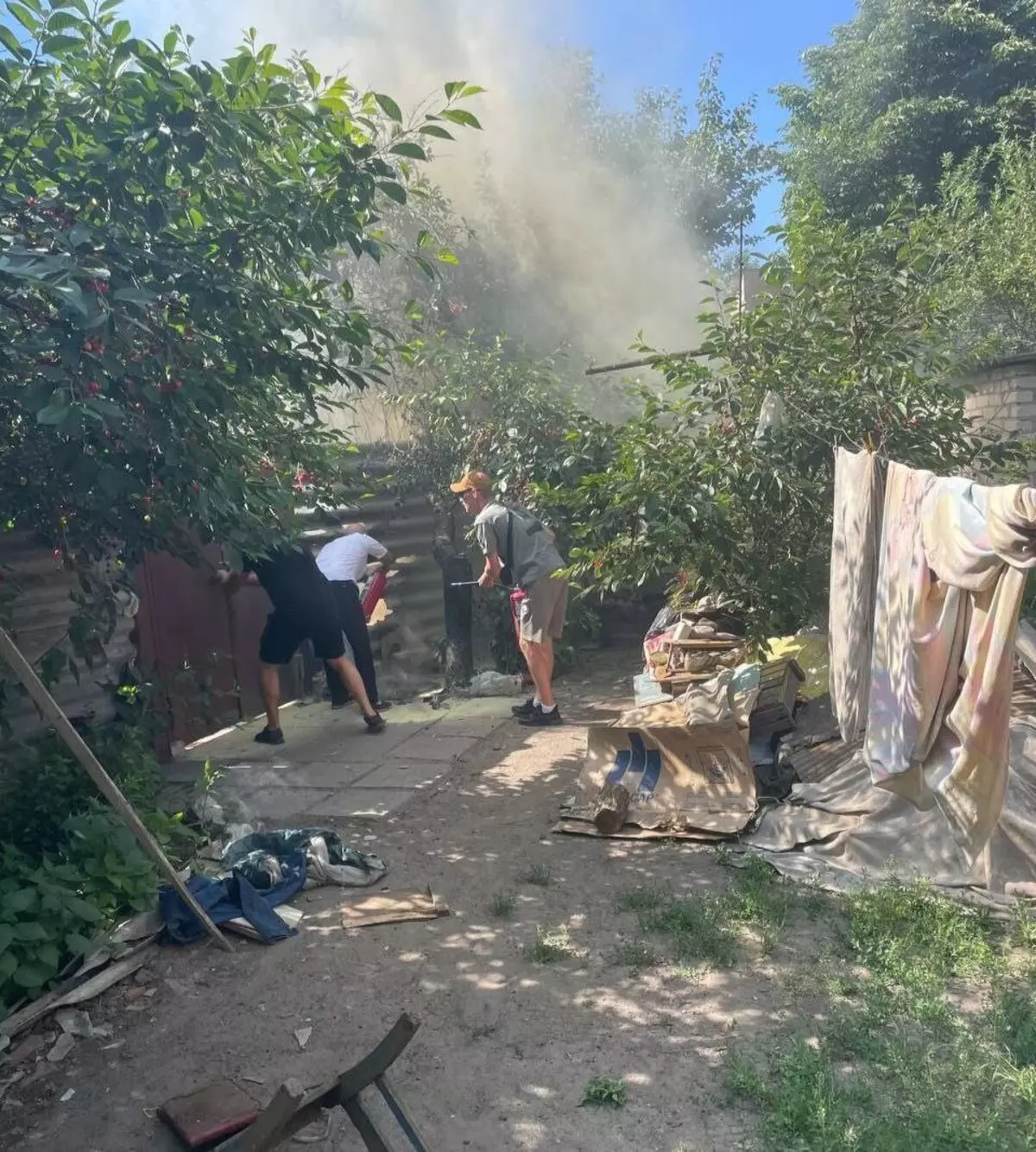 ВСУ обстреляли шиномонтаж и жилой дом в Каховке